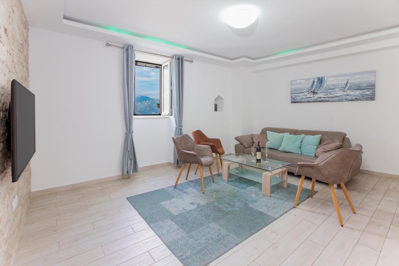 Apartments D&V Kotor Eksteriør billede